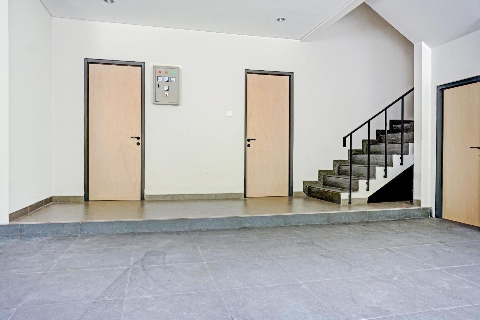 Super Oyo Capital O 90635 Tango Juliet Residence Джакарта Екстер'єр фото